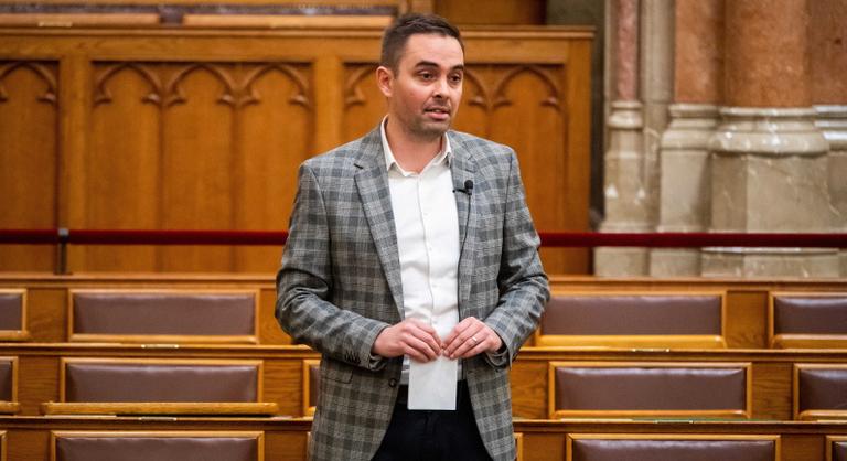 Megvan, ki veszi át a távozó Orosz Anna helyét a Momentum frakciójában