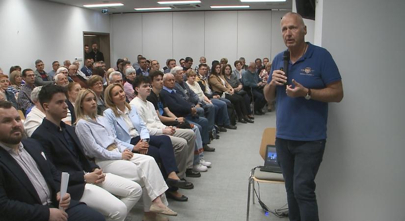 Biztonságpolitikai szakértő „elemezte” Debrecenben a kémügyet