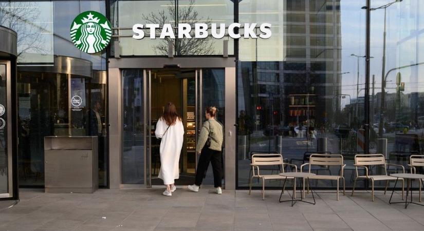 Sztrájkba léptek a Starbucks dolgozói, nem tetszik nekik az új munkaruha