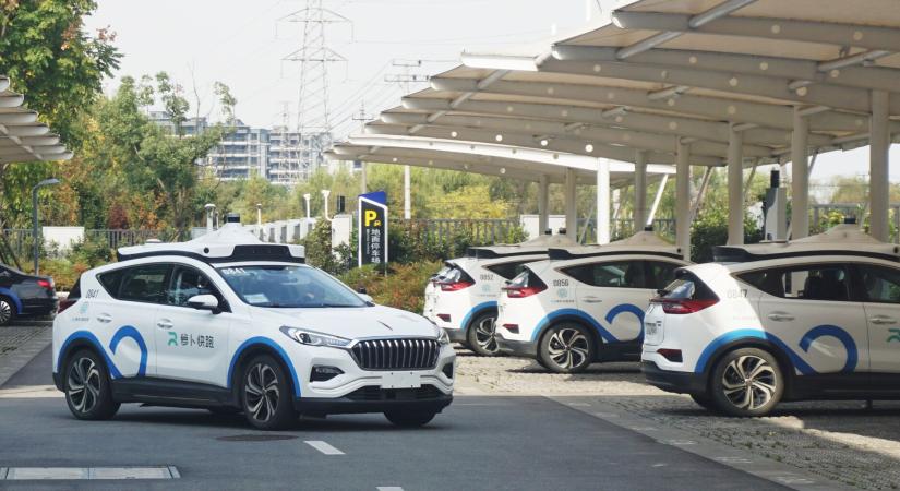 Kínai robottaxi indul Európában