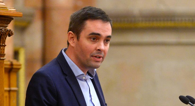 Volt jobbikos ül be 11 hónapra a momentumos Orosz Anna helyére