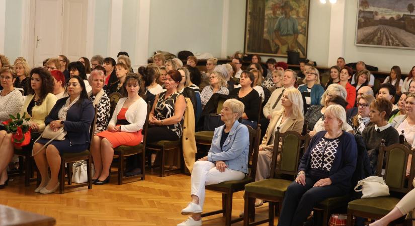 A járóbeteg-ellátás fejlesztéséről tanácskoztak Szolnokon