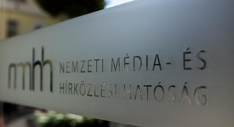 A médiatanács célkeresztjében a Fehér Lótusz, a holland hatóságokhoz fordultak