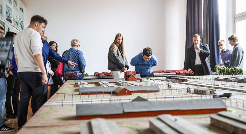 Drámai utazás Szolnokon: a kiállítás, amely feltárja a holokauszt borzalmait – galériával, videóval