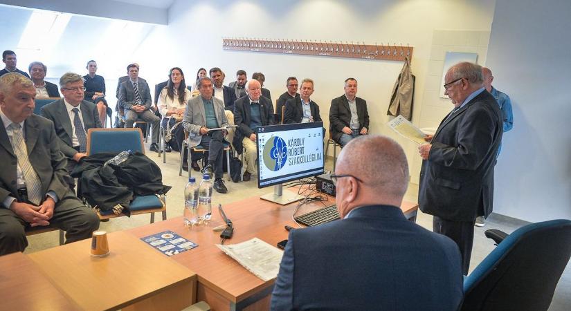 A globális gazdasági harcok, a vámháború és a klímaváltozás hatásairól volt szó Gyöngyösön