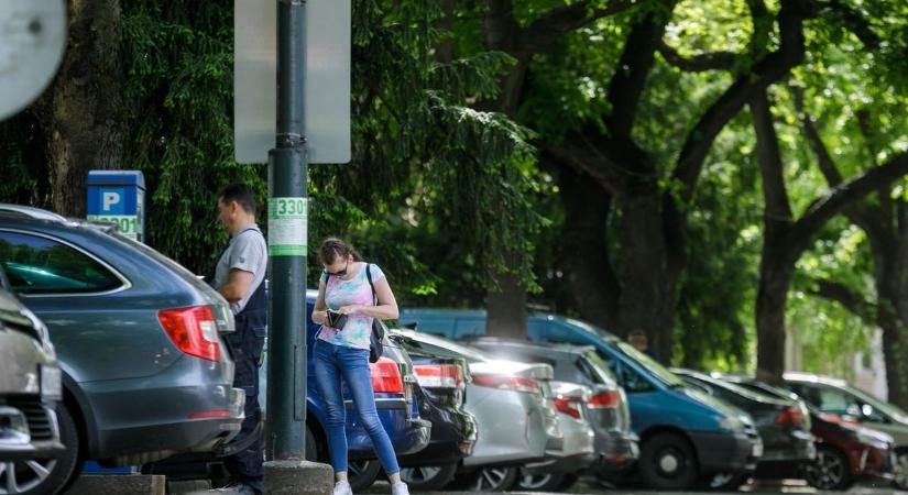 A csalóknak már a parkolóautomata sem szent, így loptak bankkártyaadatot