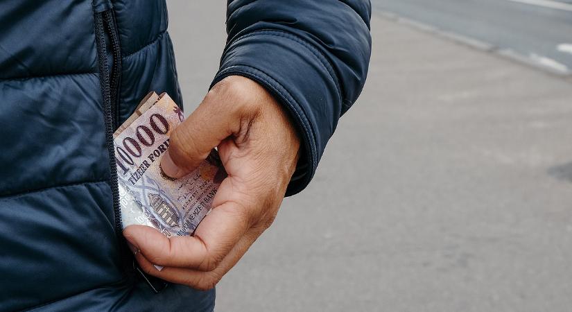Jelentős változás jön a fizetéseknél: semmi nem maradhat titokban