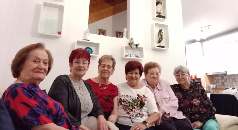 Ötvenöt év barátsága, nevetése és nosztalgiája a konzervgyárból