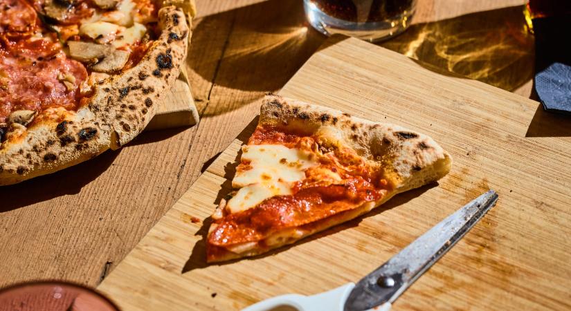 Tényleg lehet jó egy fagyasztott nápolyi pizza? Teszteltük a MOTO újdonságát