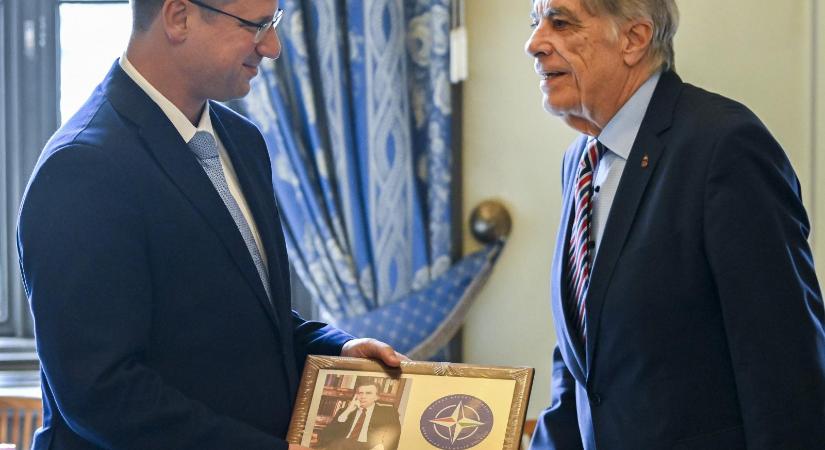 Gulyás Gergely Antall József-díjat kapott
