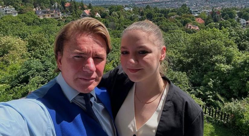 Középiskolás lány rabolta el Szolnoki Szabolcs szívét – fotó