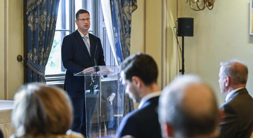 Gulyás Gergely átvette az Antall József-díjat és beszédet mondott a Magyar Atlanti Tanács közgyűlésén