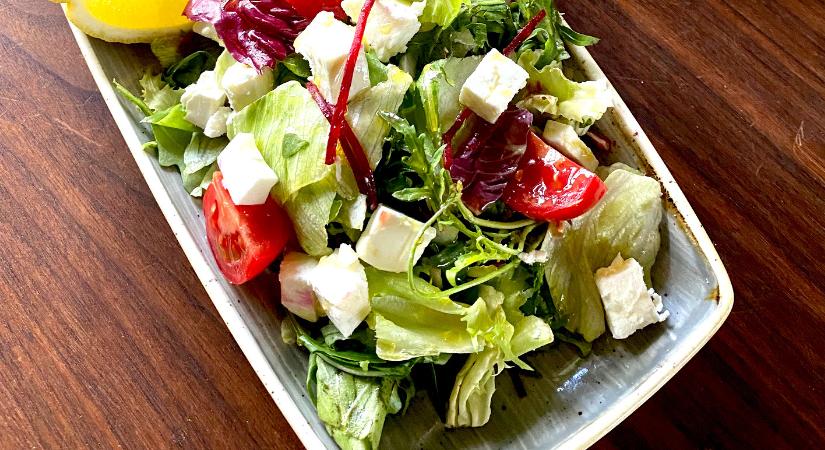 Vitaminsaláta grillezett csirkével