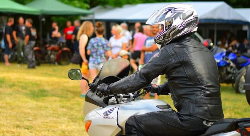 Motoros Búcsú és motoráldás Ecséden - Testi-lelki feltöltődés