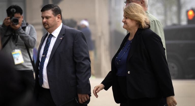 Ártatlannak vallotta magát a wisconsini bírónő, aki egy illegális bevándorlót rejtegethetett a hivatalában