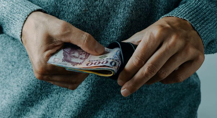 Mi történt éjjel a forinttal? Így indítja a pénteket
