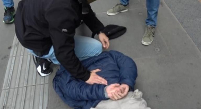 Lőfegyverekkel kereskedő német férfit fogtak el a Nyugati pályaudvaron
