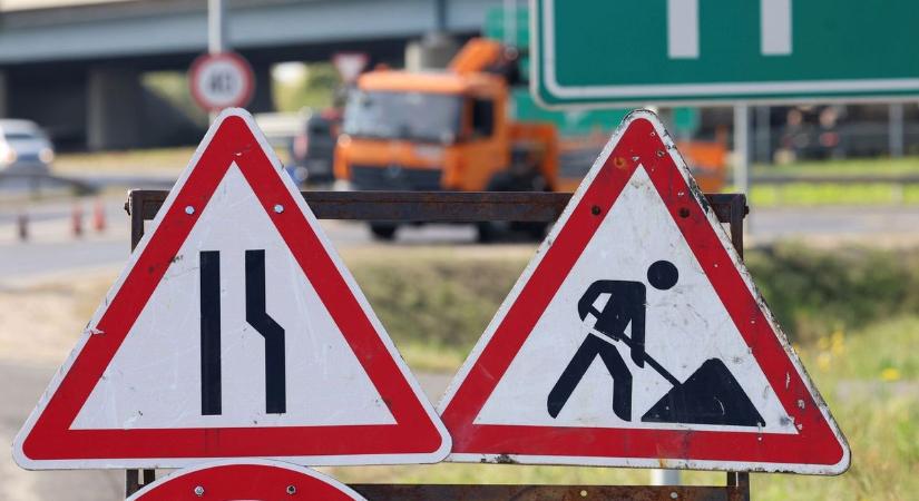 Beszakadt egy csatorna Kertvárosban, óvatosan közlekedjünk!