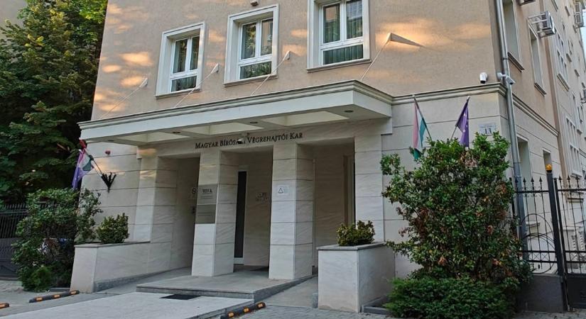 Több mint egymilliárdot kell fizetnie a végrehajtói karnak egy Schadl idején kötött szerződés miatt