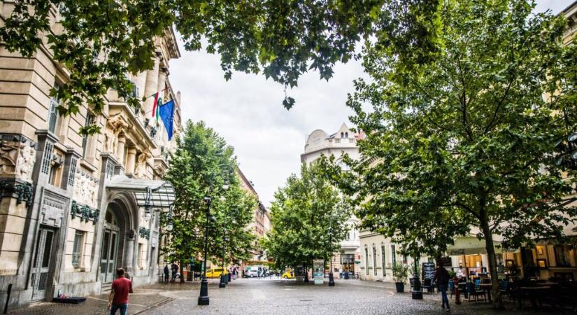 Terézváros önkormányzata pályázatot írt ki Holokauszt-emlékmű tervezésére a Liszt Ferenc térre