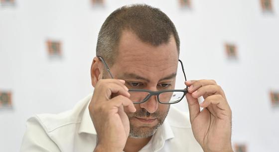 Rácz András Lánczi Tamásnak: Tőletek, bohócok, nem félek