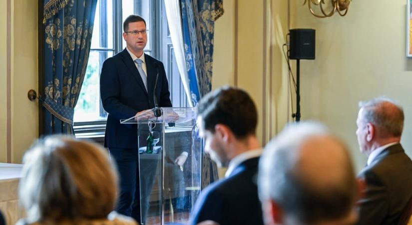 Kitüntetést kapott Gulyás Gergely – felidézte, mit kért orvosaitól Antall József