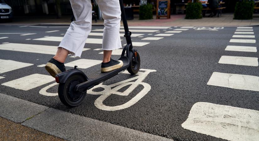 Megdöbbentő, hány balesetet okoznak az e-rolleresek – a gyorshajtás a legtöbb baj forrása