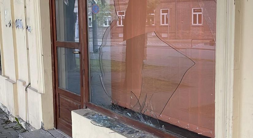 A béka felnyársalója és a macikukák rongálója még nincs meg, a polgármester hisztizik