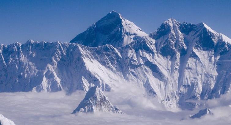 Borzalmas tragédia a Mount Everesten, meghalt két hegymászó a világ tetején