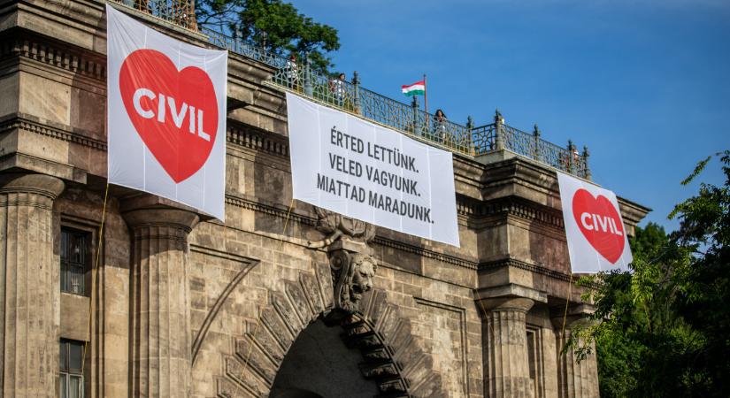 Országos civil tiltakozás az Alagúttól a vidéki nagyvárosokig: Azért akar a kormány most elhallgattatni, mert a propaganda üzeneteit már alig hiszi el valaki