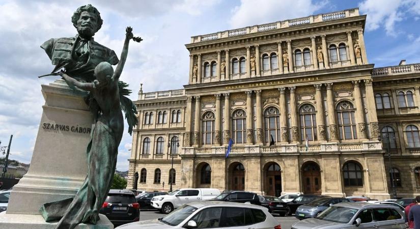 Freund Tamás az MTA ingatlanjainak ügyéről: „Radnóti Sándorék célja láthatóan az időhúzás”