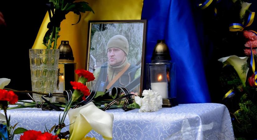Beregszászban utolsó útjára kísérték Artem Peszik katonát