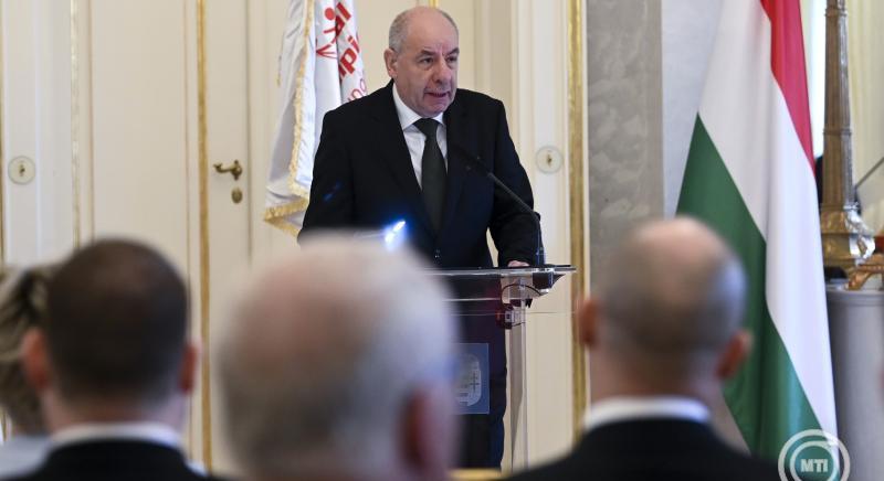 Sulyok Tamás vezeti a magyar delegációt az új pápa ünnepélyes beiktatásán