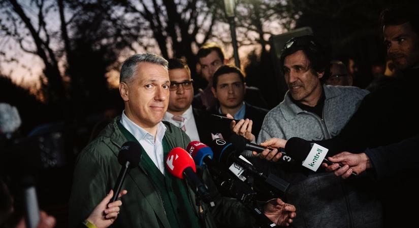 Szóvá tette kollégái felmentését, őt is elbocsátották Lázár János minisztériumából