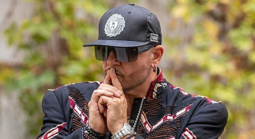 Kozso: „Az élet rövid, úgyhogy bulizzunk együtt a delfinekkel”