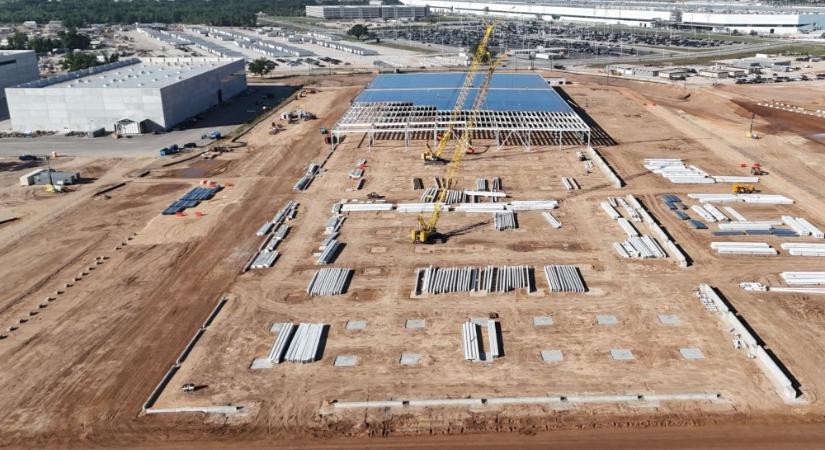 A Tesla új szuperszámítógéppel turbózza MI-fejlesztéseit