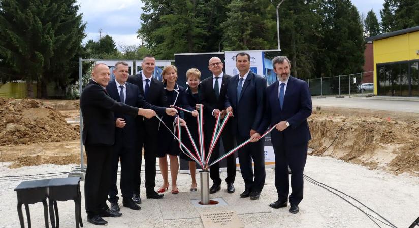 Sci-fibe illő technikai felszereltség: itt a jövő Ganz Ábrahámjait képzik majd (galéria és videó)