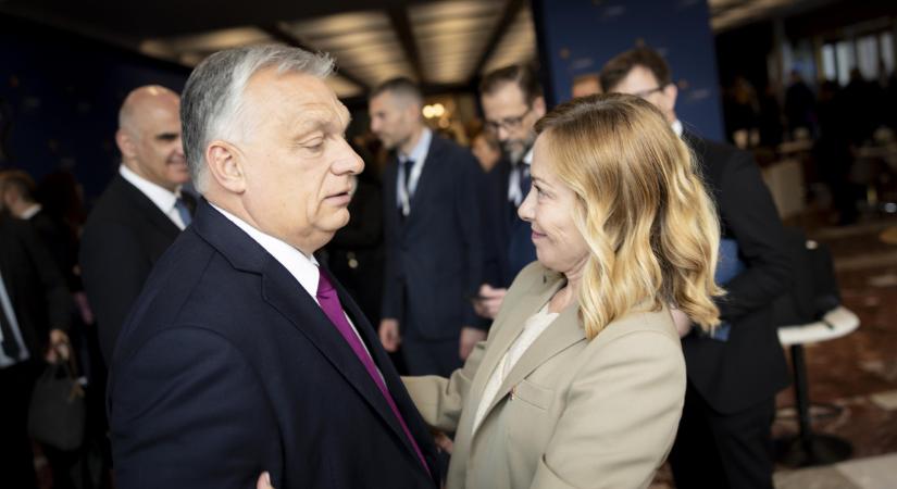 A nap képe: így ölelkezett Orbán Viktor Giorgia Melonival
