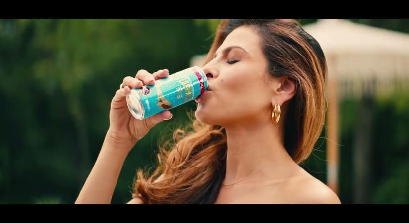 FLOEWATER – EVA MENDES 2025 NYÁRI REKLÁMFILM