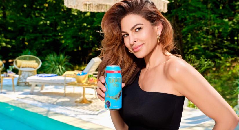 EVA MENDES A FLOEWATER ÚJ REKLÁMFILMJÉBEN