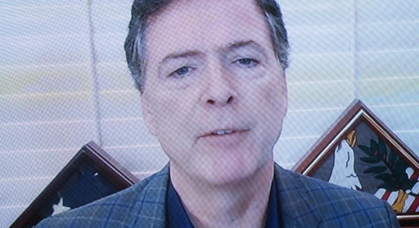 Az elnök elleni merényletre buzdítással vádolják a volt FBI-igazgatót, tengerparti kagylók miatt