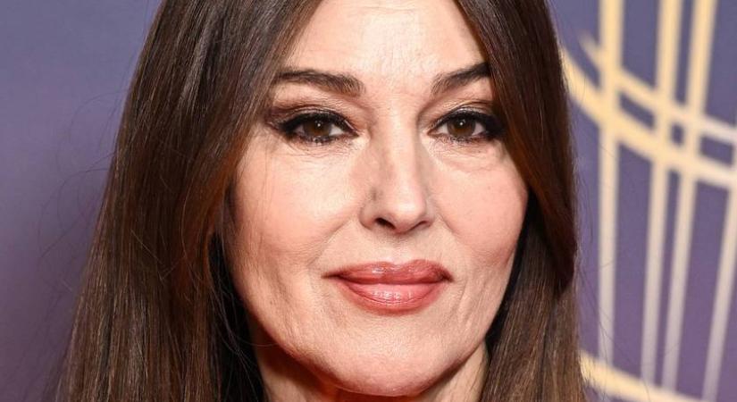 A 60 éves Monica Bellucci olyan dekoltázst villantott, hogy tátva marad a szád: ritkán ilyen bevállalós