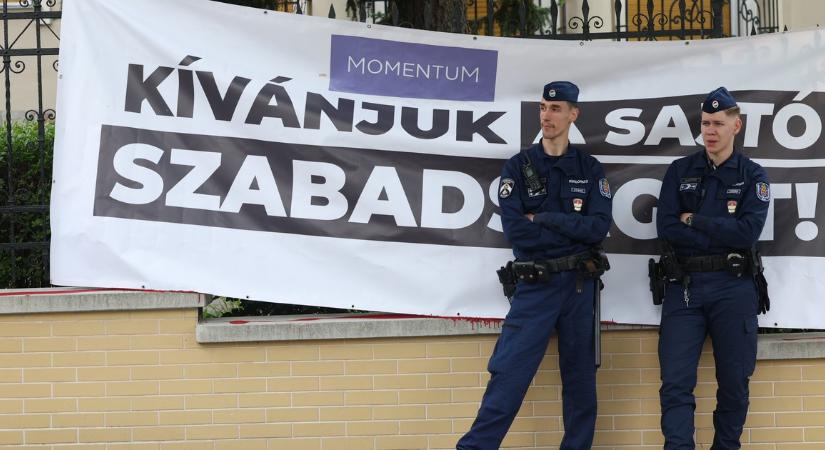 "Állítsuk meg ezt az őrületet!" - Az átláthatósági törvény ellen tüntetnek Budapesten - kövesse élőben a Blikken!