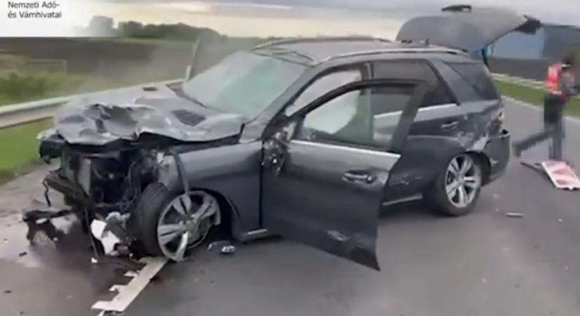 Videó: őrült autós üldözés volt az M3-ason, baleset lett a vége