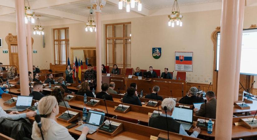 A nyitrai megyeelnök határozottan visszautasította Hlina pénzmosási vádját