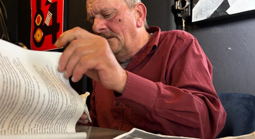 Lackfi János soha nem hallott műveit olvashatta fel egy hajléktalan, akiért odáig van az internet
