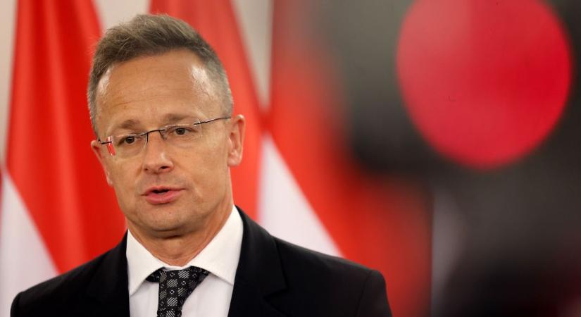 Szijjártó Péter: nem szűnik meg a független sajtó (videó)