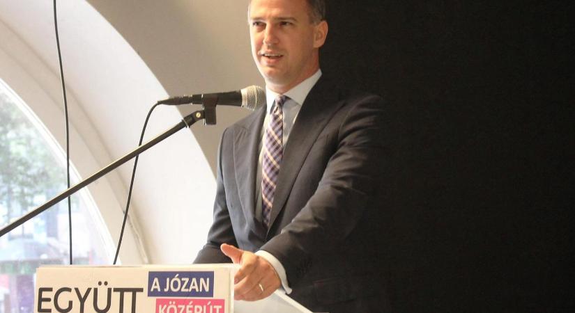 A lengyel választásba való beavatkozással vádolják Szigetvári Viktor cégét