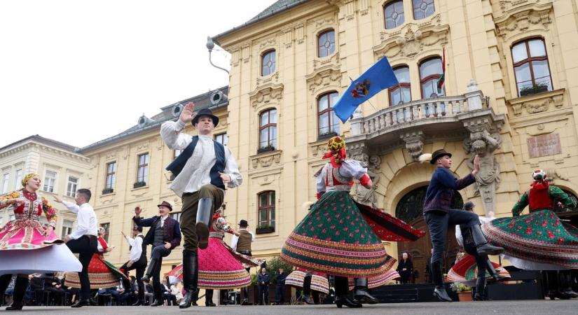 Ők lettek a háromszázhat éves Szeged példaképei, az idei díszpolgár már gyerekként is a színpadon állt