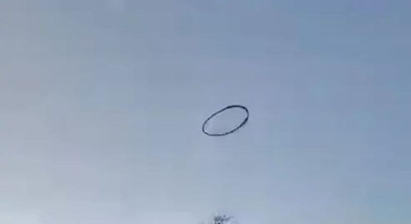 "Soha nem láttam még hasonlót!" - Rejtélyes, fekete gyűrű jelent meg az égen